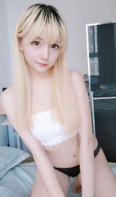 咬着她的娇嫩小奶h